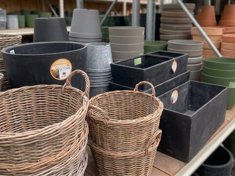 Pots, baskets and planters